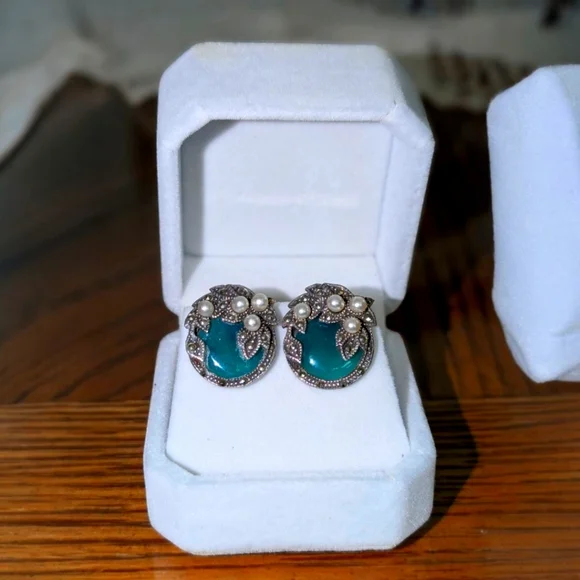 Art Deco Jade Colored Earrings With Faux Pearls Set Within Sparkling Marcasite - Picture 1 of 5